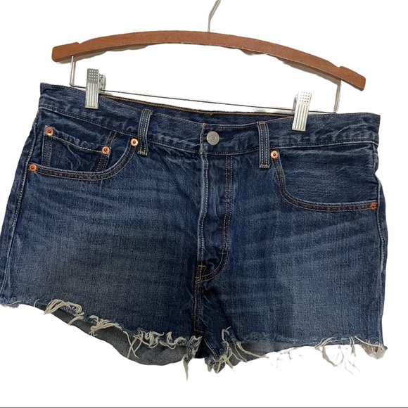 Levi’s 501 button fly jean shorts size 32. Dark wash. Raw hem. - Picture 2 of 11